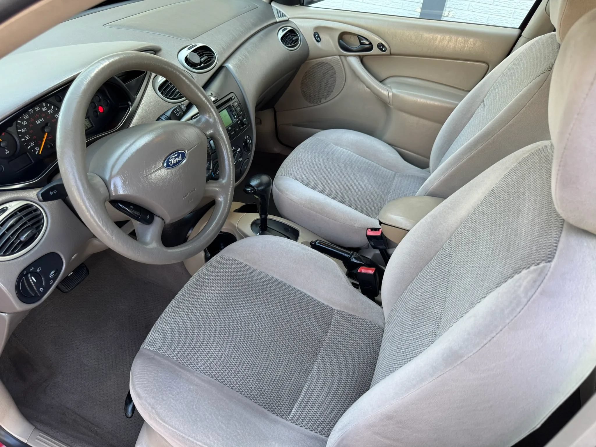 Used 2003 Ford Focus SE FWD image 13