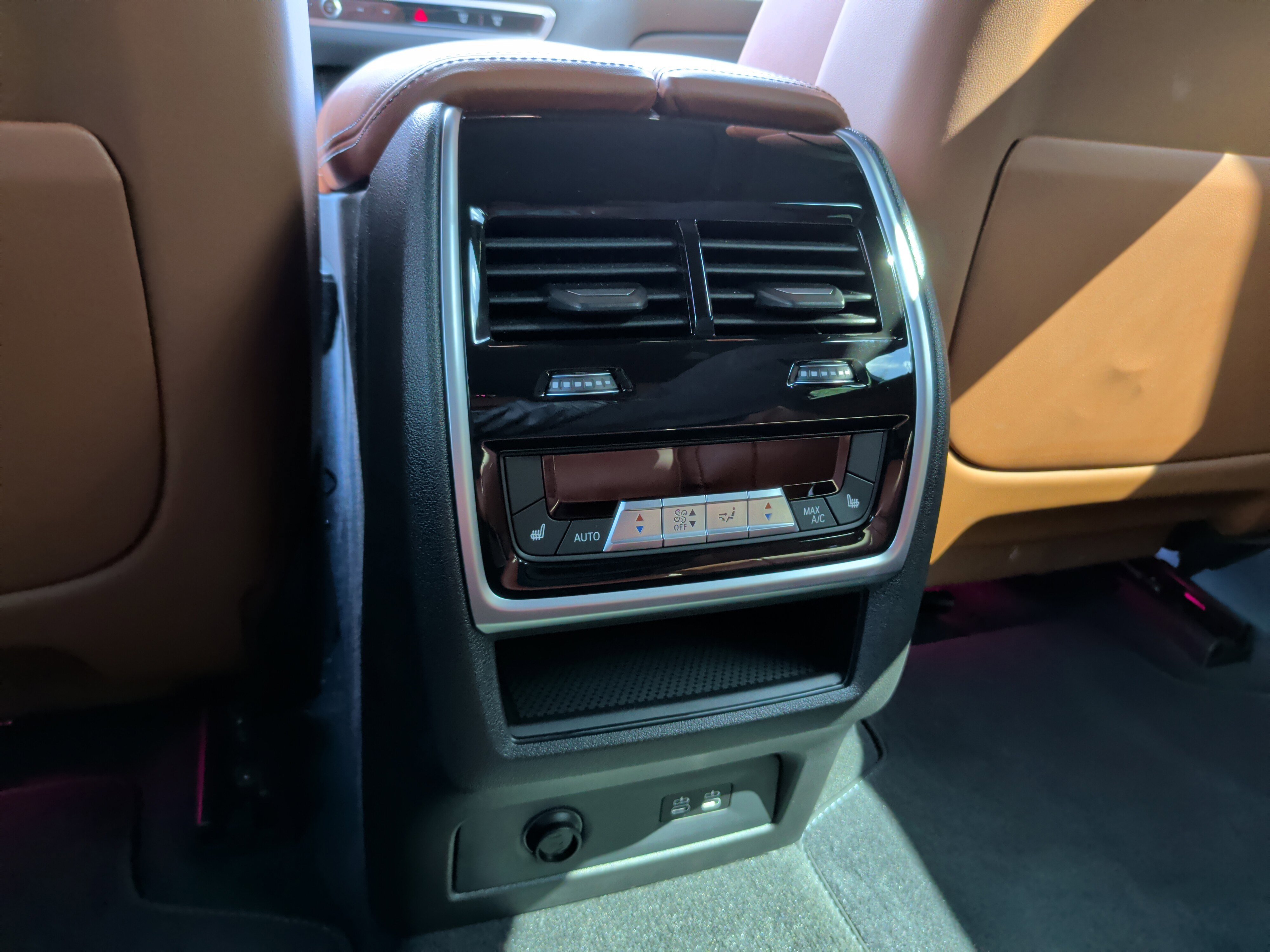 Used 2024 BMW X7 M60i w/ Executive Package image 38