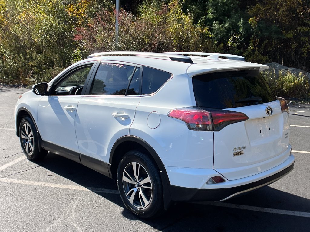 Used 2018 Toyota RAV4 XLE AWD/4WD image 3