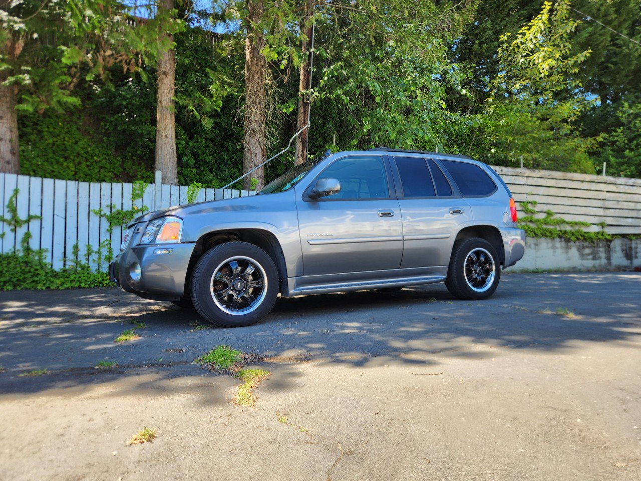 Used 2009 GMC Envoy Denali w/ Sun And 6-Disc Cd Package AWD/4WD image 19