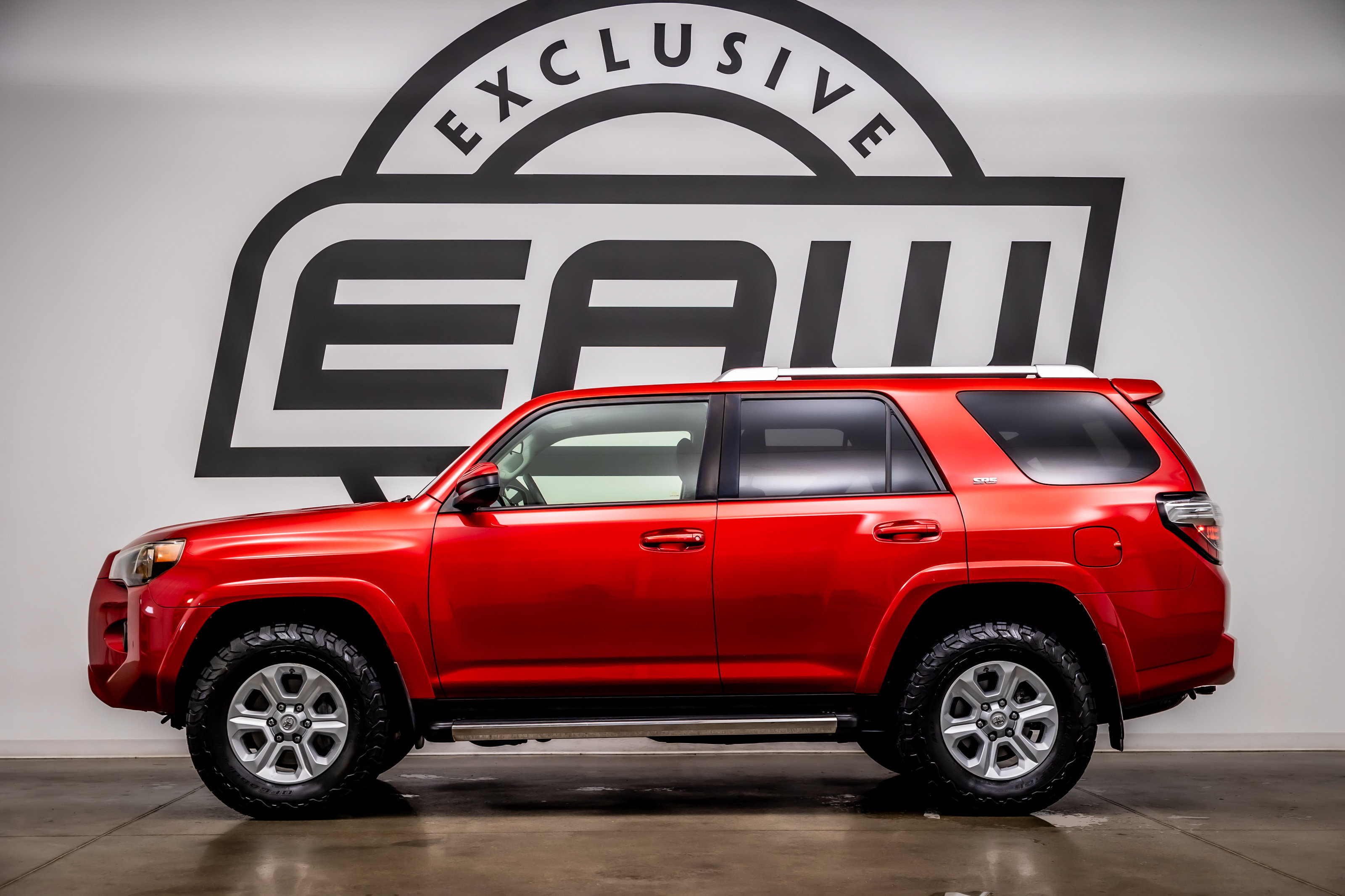 Used 2016 Toyota 4Runner SR5 AWD/4WD image 6