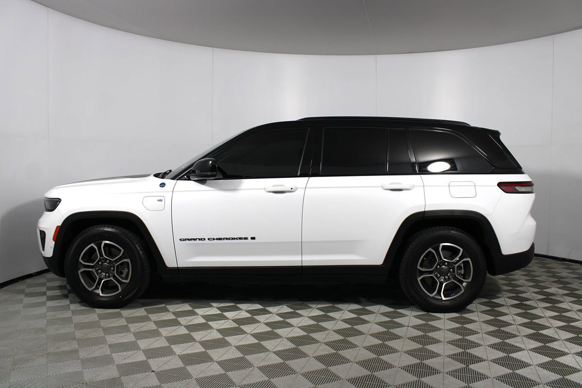 Used 2022 Jeep Grand Cherokee Trailhawk w/ Advanced Protech Group II AWD/4WD image 44