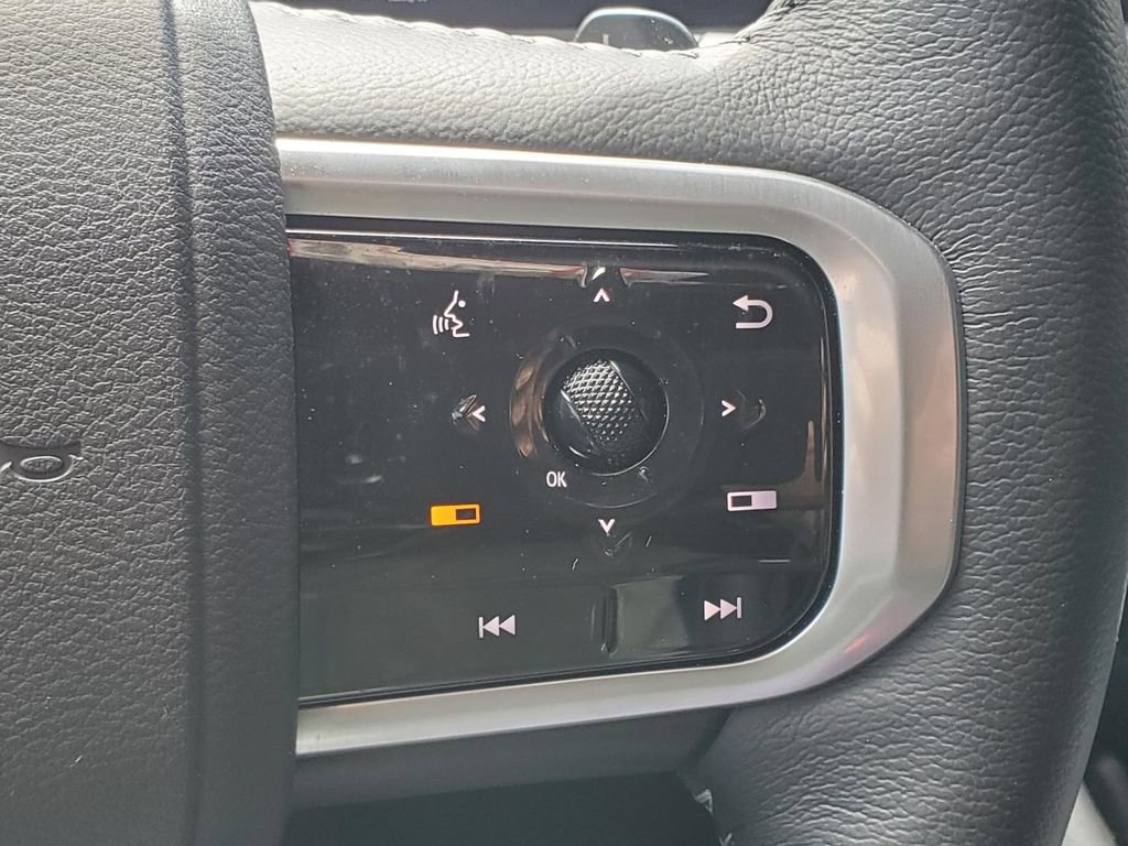 Used 2025 Nissan Armada SL w/ Captain's Chari Seat Package image 26