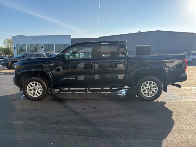 Used 2024 Toyota Tacoma SR5 AWD/4WD image 4