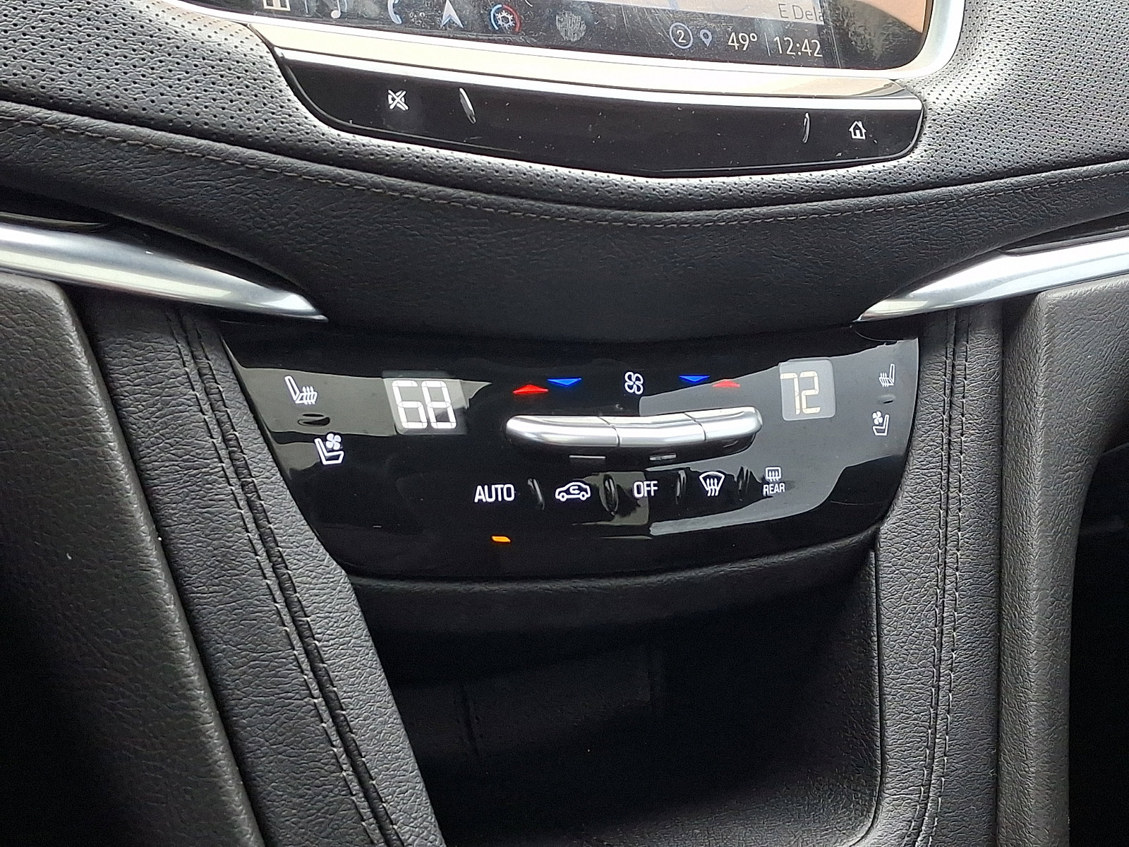 Used 2023 Cadillac XT5 Premium Luxury w/ LPO, Floor Liner Package image 16