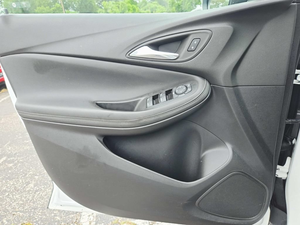 Used 2023 Buick Encore GX Select AWD/4WD image 31