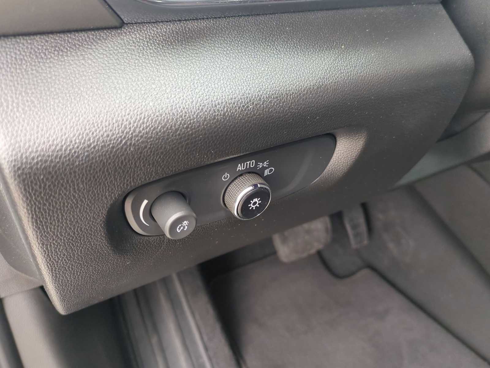 Used 2024 Chevrolet Traverse LT image 35