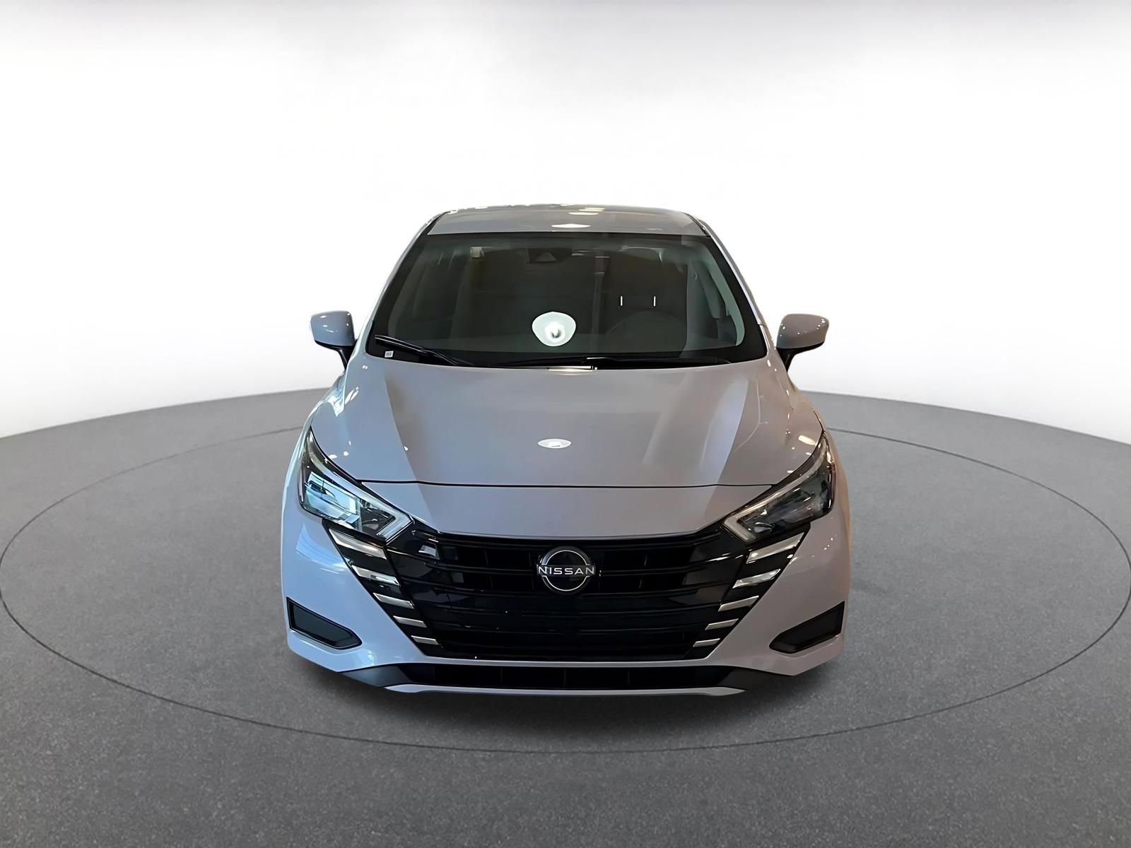 Used 2025 Nissan Versa SV image 4