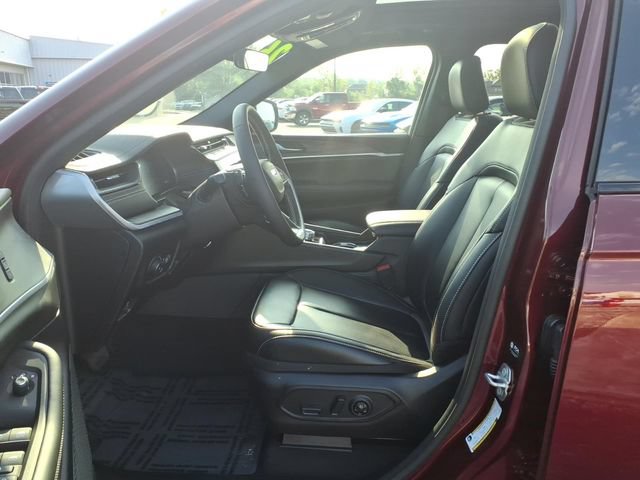Certified 2026 Jeep Grand Cherokee Limited w/ Limited Altitude Package AWD/4WD image 13