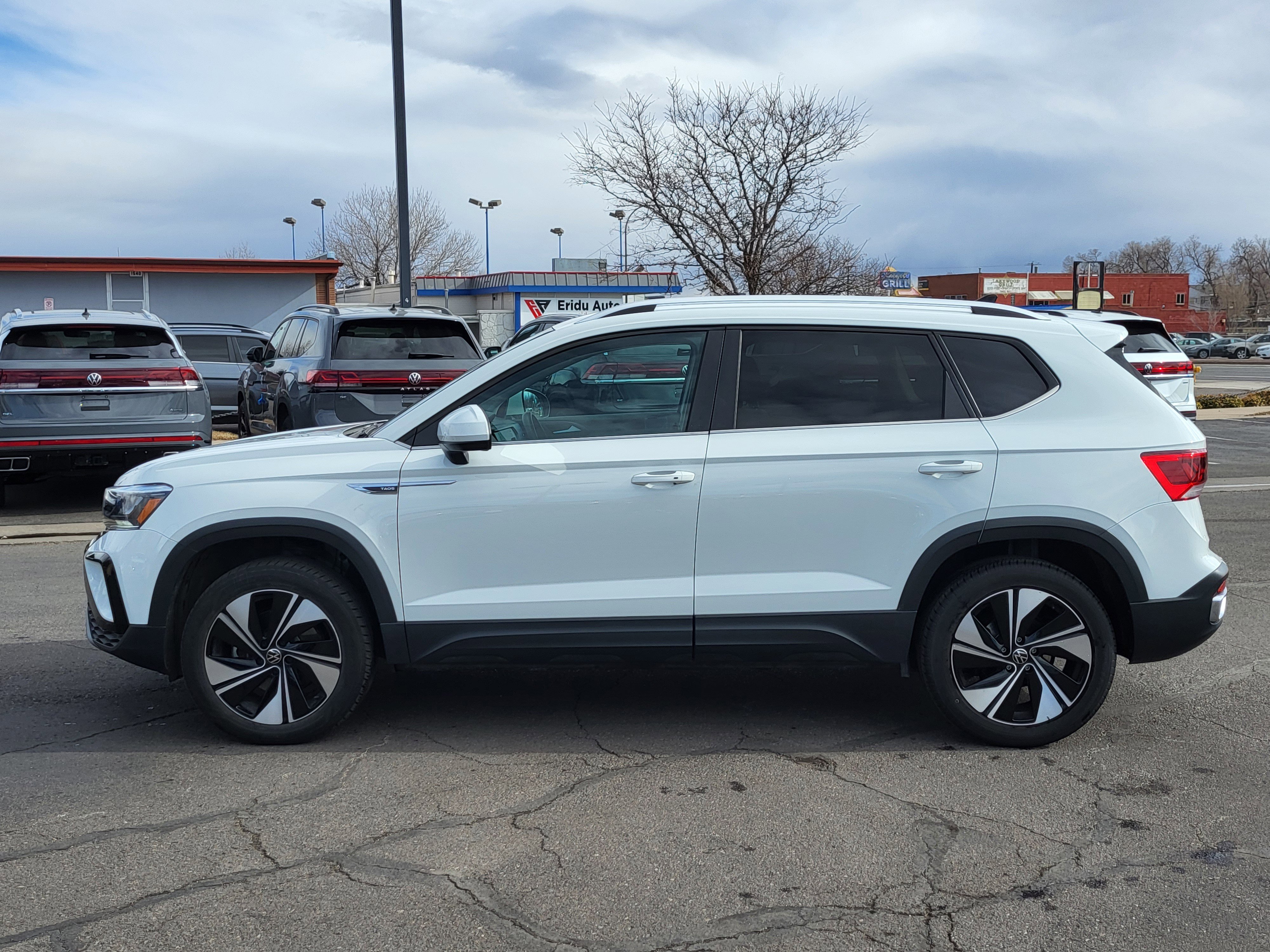 Used 2023 Volkswagen Taos SE image 8