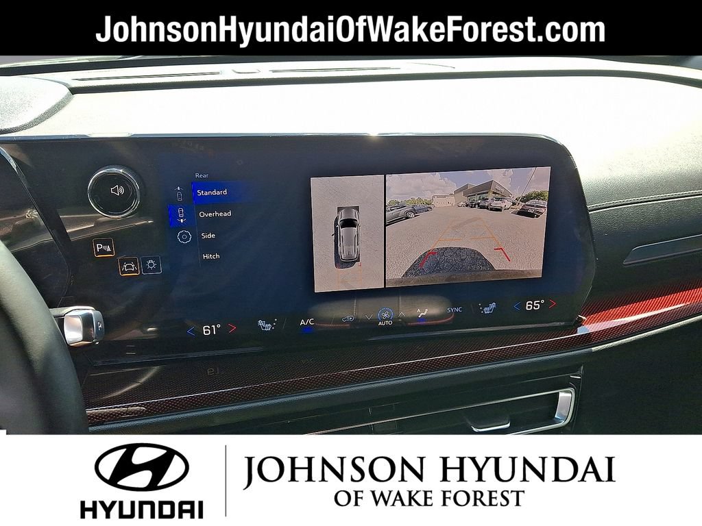 Used 2024 Chevrolet Traverse Z71 AWD/4WD image 17