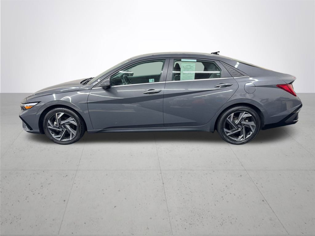 Used 2024 Hyundai Elantra Limited image 3