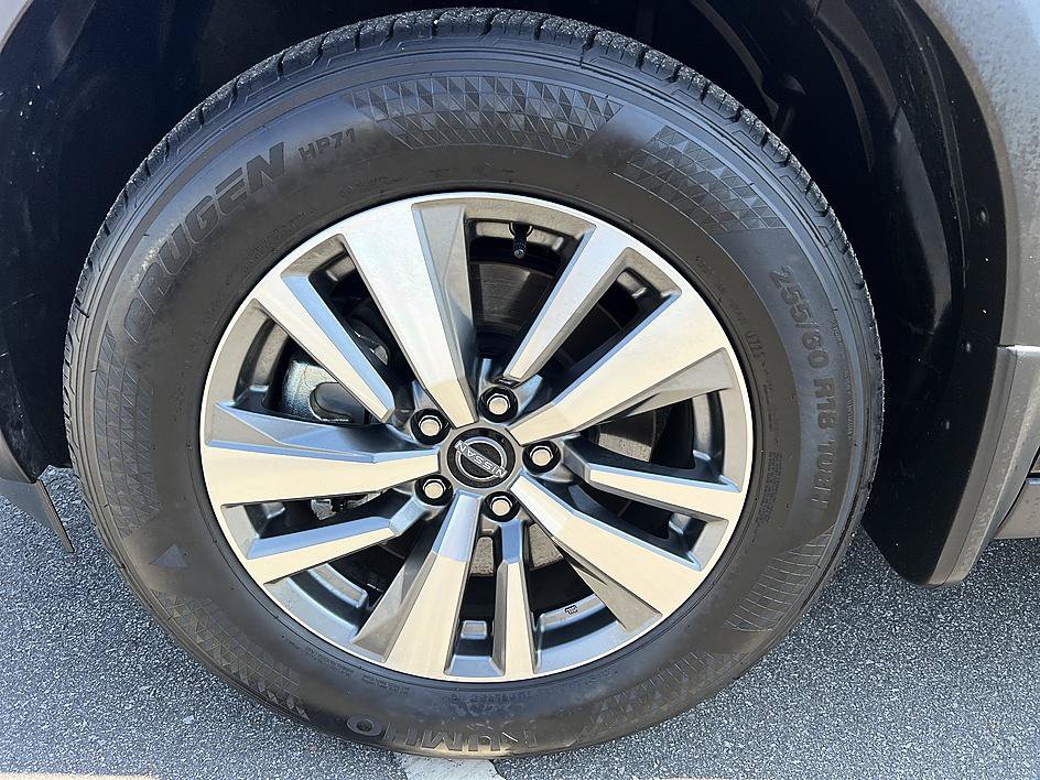 Certified 2025 Nissan Pathfinder SL w/ Cargo Package FWD image 9