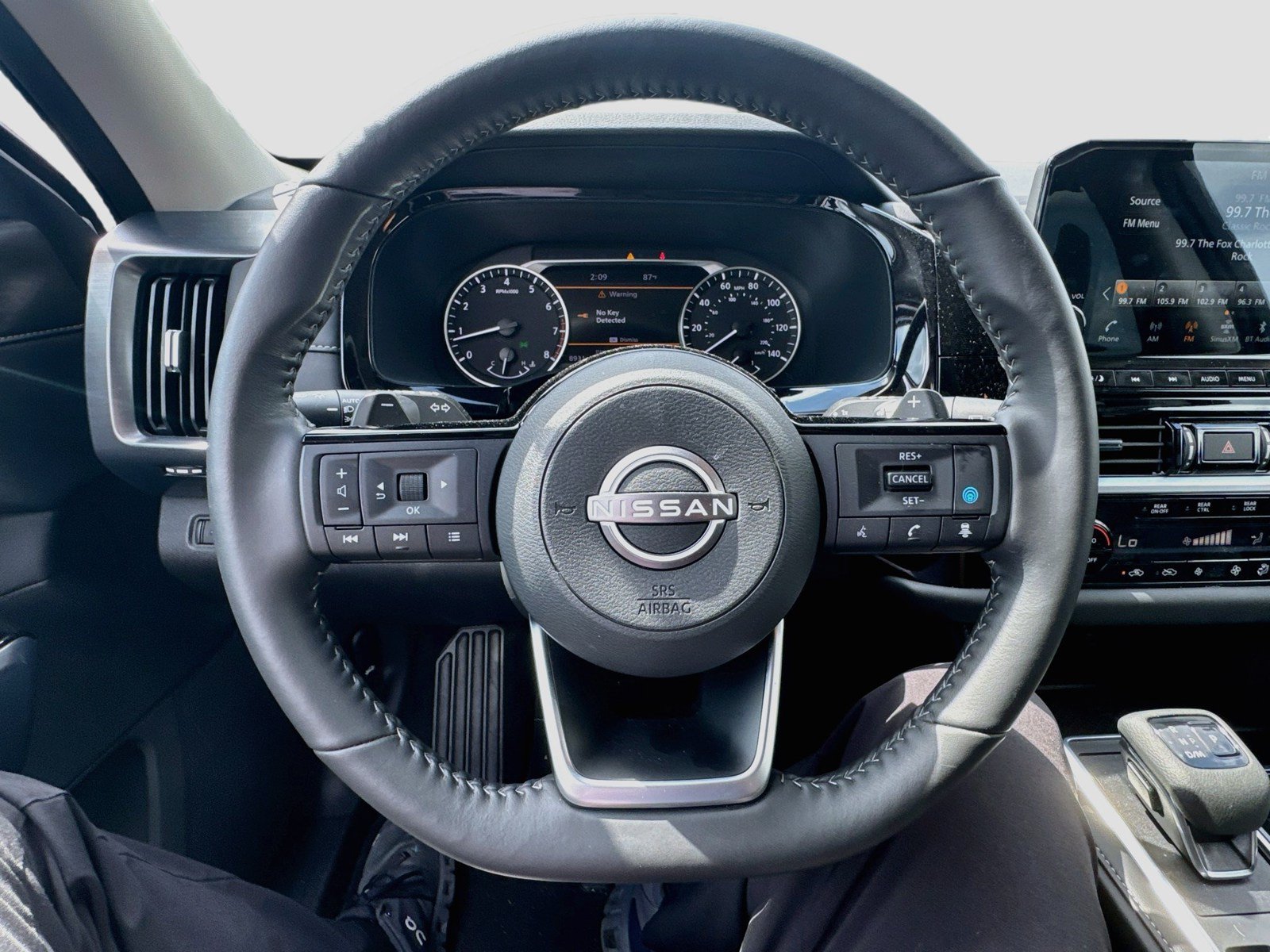 Used 2025 Nissan Pathfinder SL FWD image 11