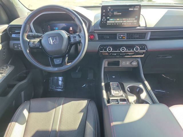 Certified 2025 Honda Pilot Black Edition image 11