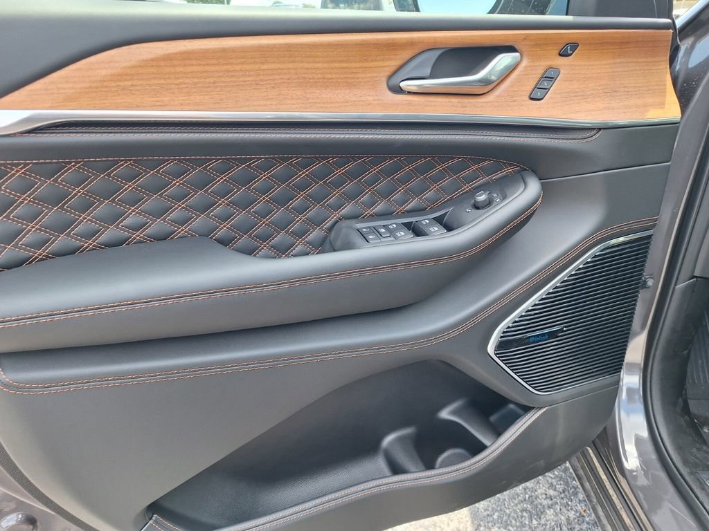 New 2025 Jeep Grand Cherokee L Summit image 18