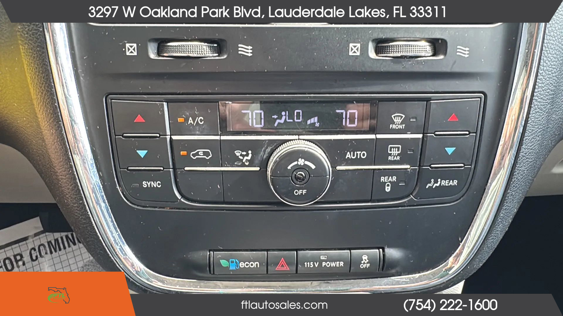 Used 2013 Chrysler Town & Country Touring image 58