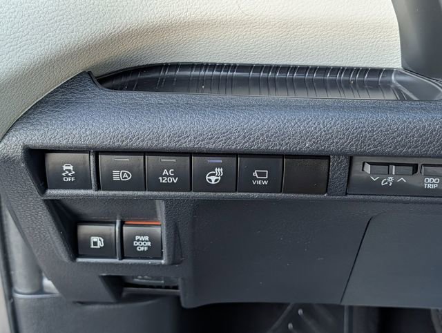 Used 2023 Toyota Sienna Platinum image 23