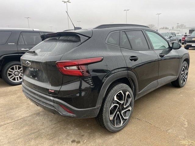 Used 2025 Chevrolet Trax RS w/ Driver Confidence Package image 2