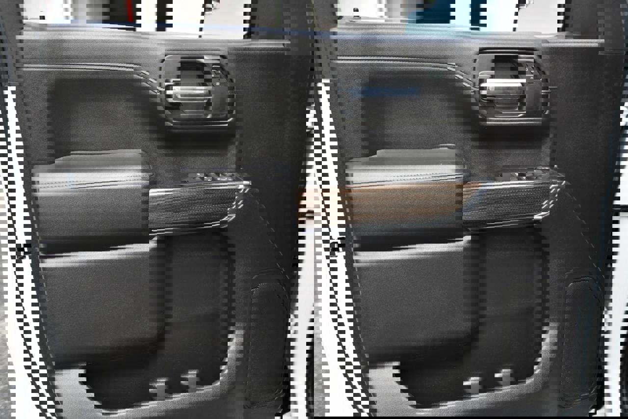 Used 2021 Chevrolet Silverado 1500 LT w/ LPO, Dark Essentials Package image 9