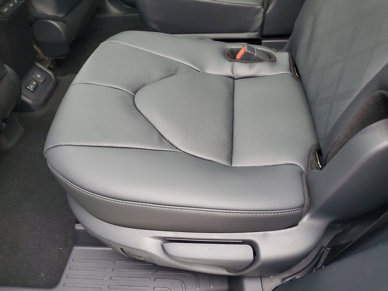 New 2026 Toyota Highlander Platinum image 15