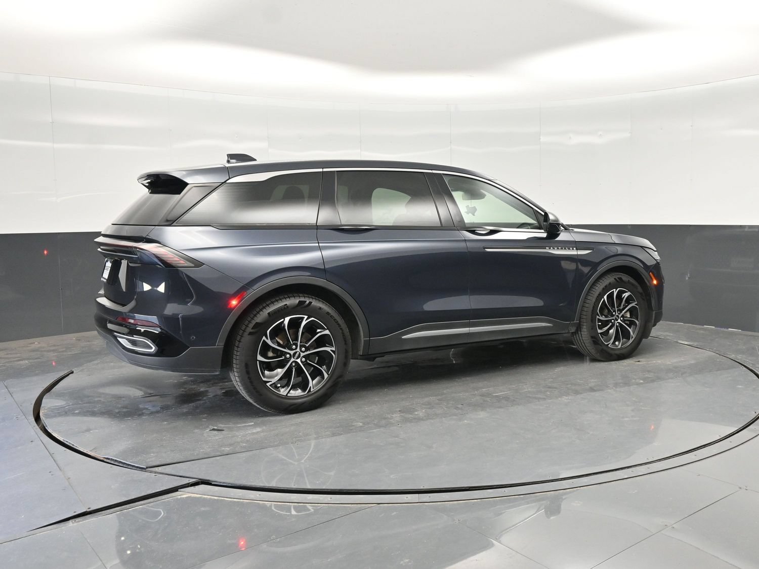 Used 2024 Lincoln Nautilus Premier w/ Equipment Group 102A AWD/4WD image 4