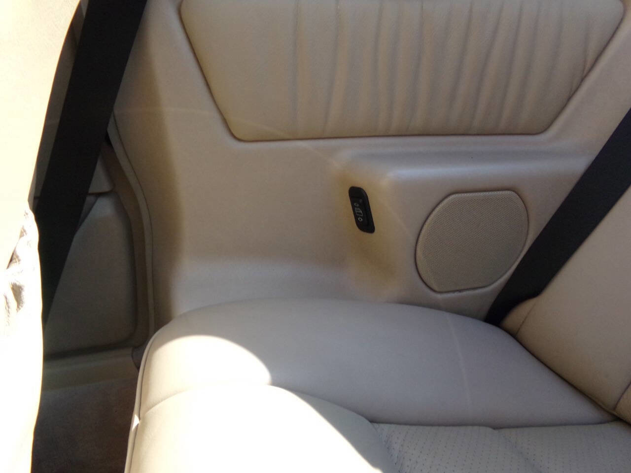 Used 1994 Mercedes-Benz E 320 Convertible image 33