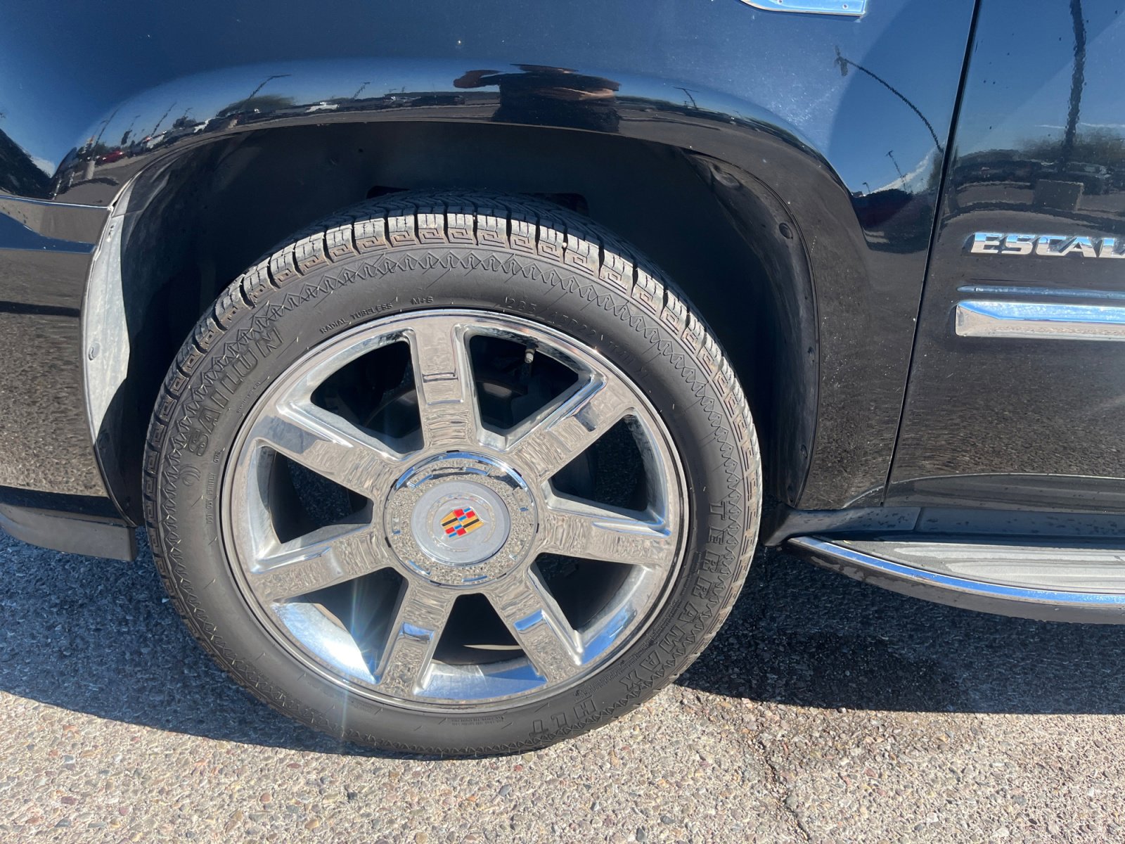 Used 2014 Cadillac Escalade Luxury image 25