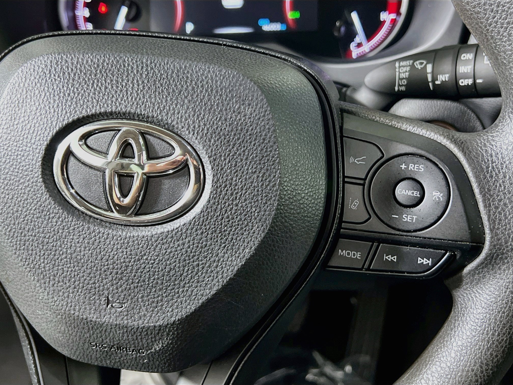 Used 2025 Toyota RAV4 XLE FWD image 20