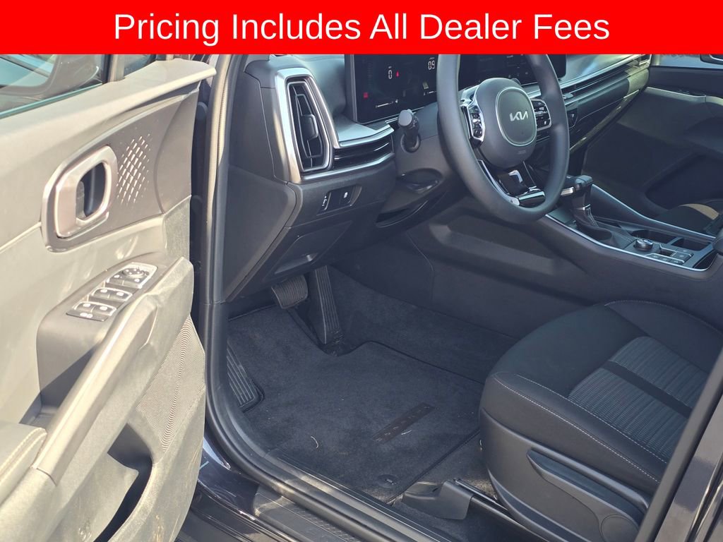 Certified 2025 Kia Sorento LX FWD image 9