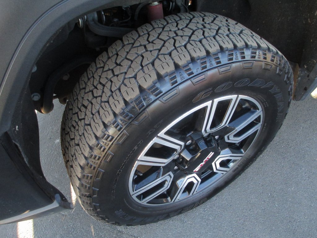 Used 2021 GMC Sierra 2500 AT4 image 10