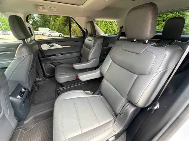 Used 2025 Ford Explorer Active w/ Active Comfort Package AWD/4WD image 16