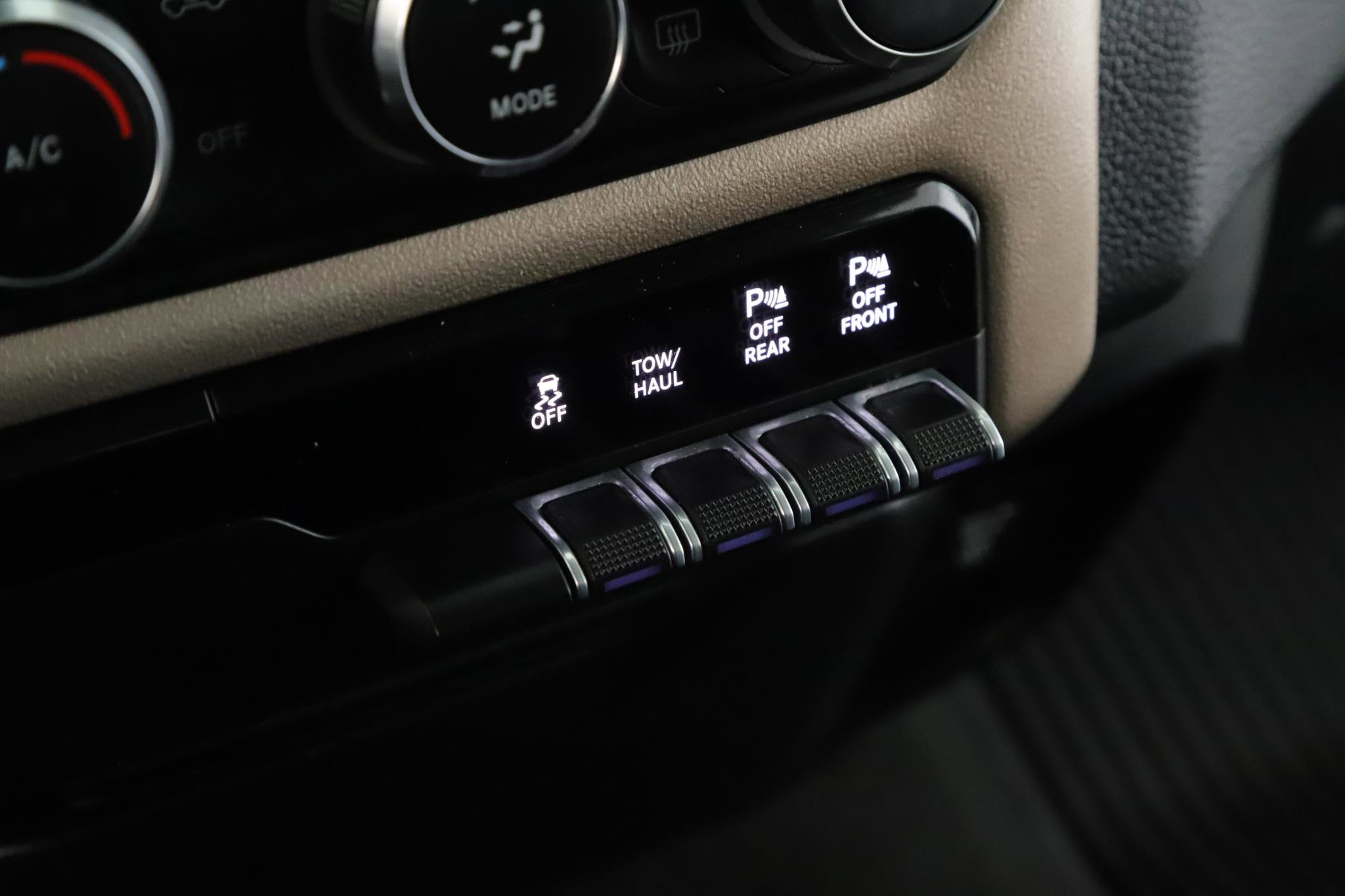 Used 2022 RAM 1500 Laramie AWD/4WD image 17