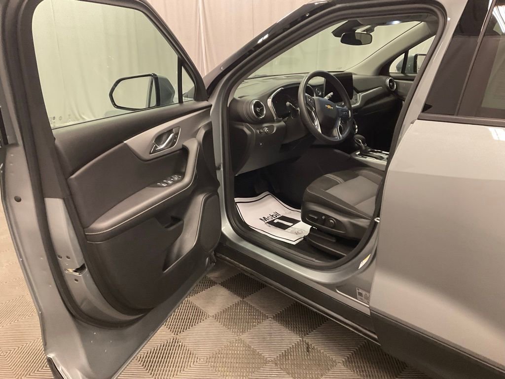 Used 2025 Chevrolet Blazer LT image 12