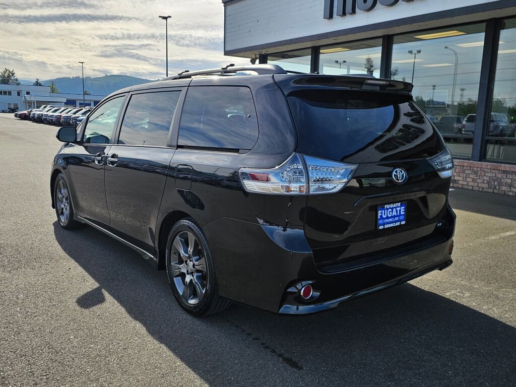 Used 2015 Toyota Sienna SE w/ SE Preferred Package FWD image 9