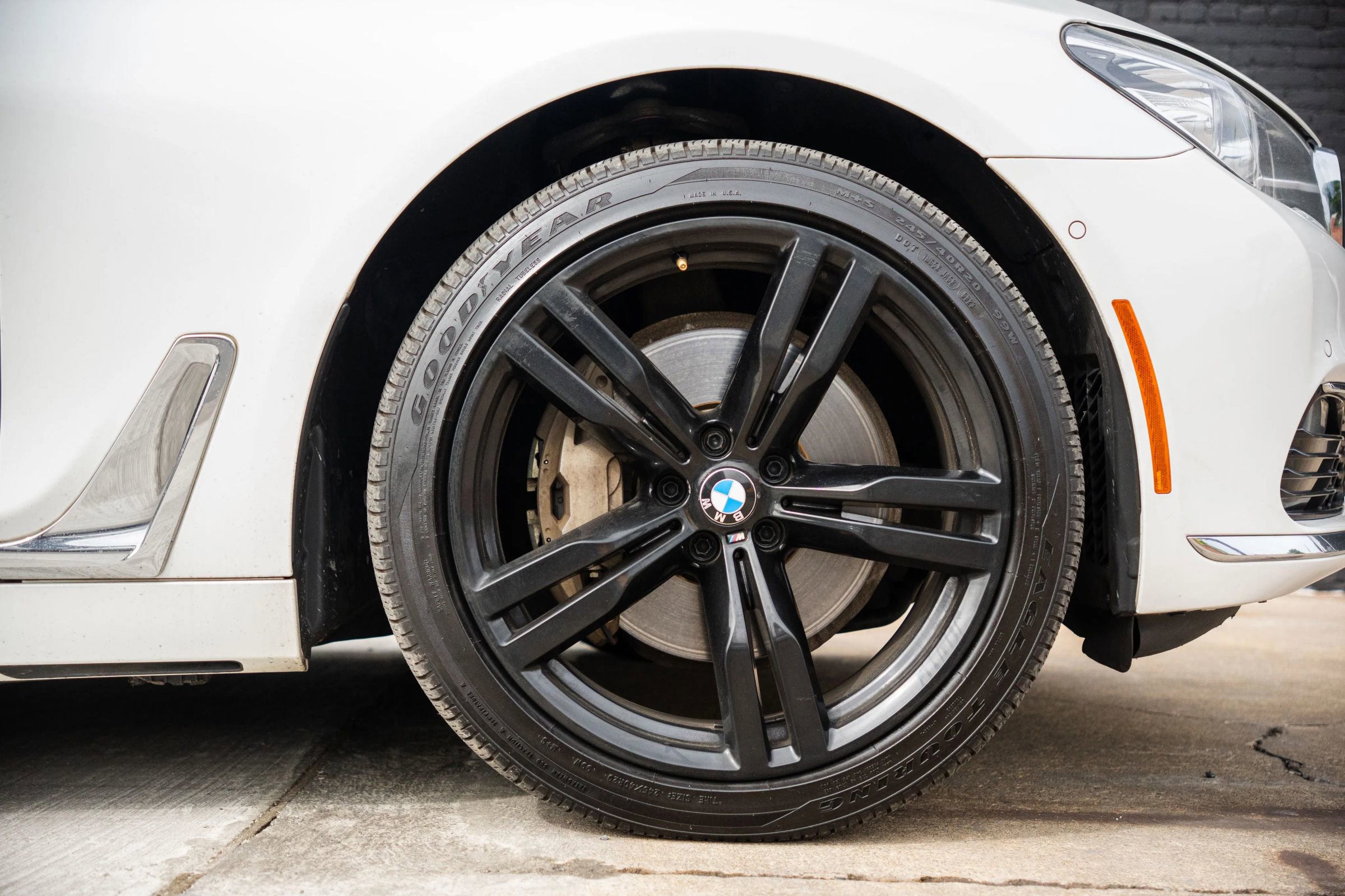 Used 2017 BMW 740i xDrive image 26