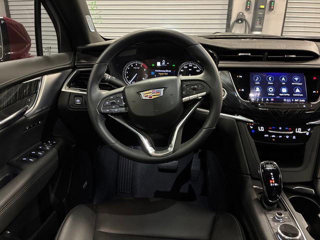 Used 2025 Cadillac XT6 Premium Luxury FWD image 13