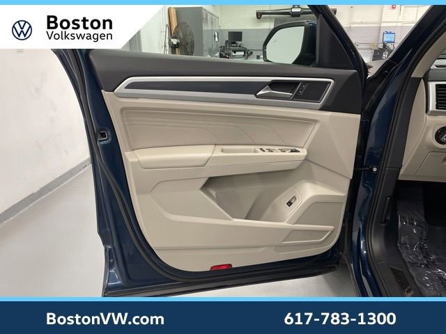 Certified 2022 Volkswagen Atlas SEL R-Line image 29