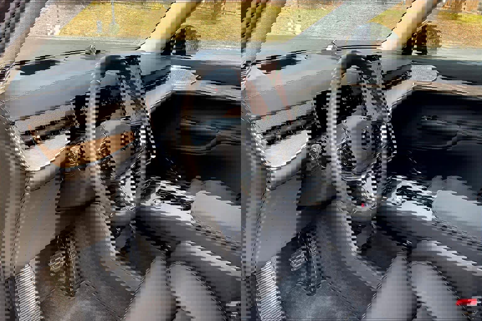 Used 2025 Volvo EX90 Ultra image 17