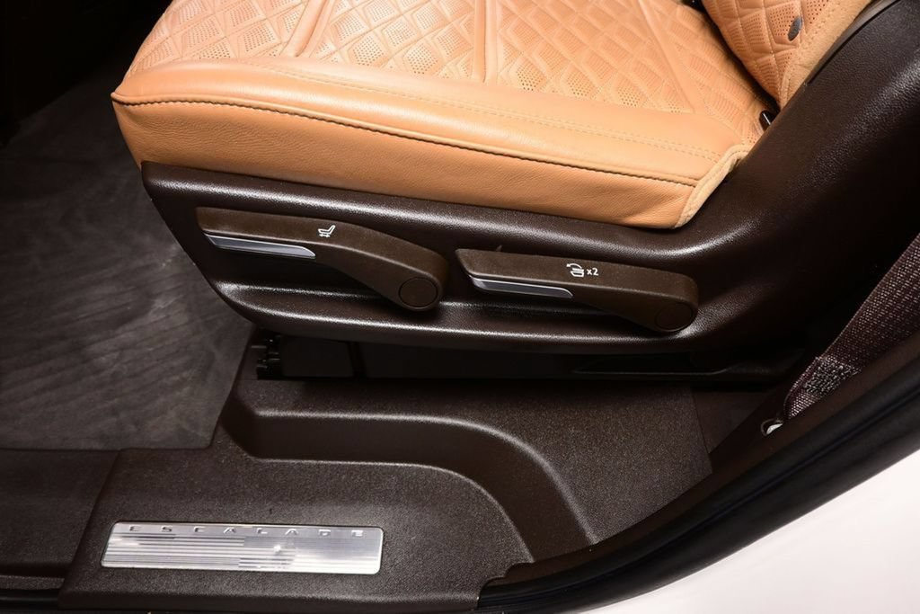Used 2022 Cadillac Escalade Premium Luxury AWD/4WD image 33