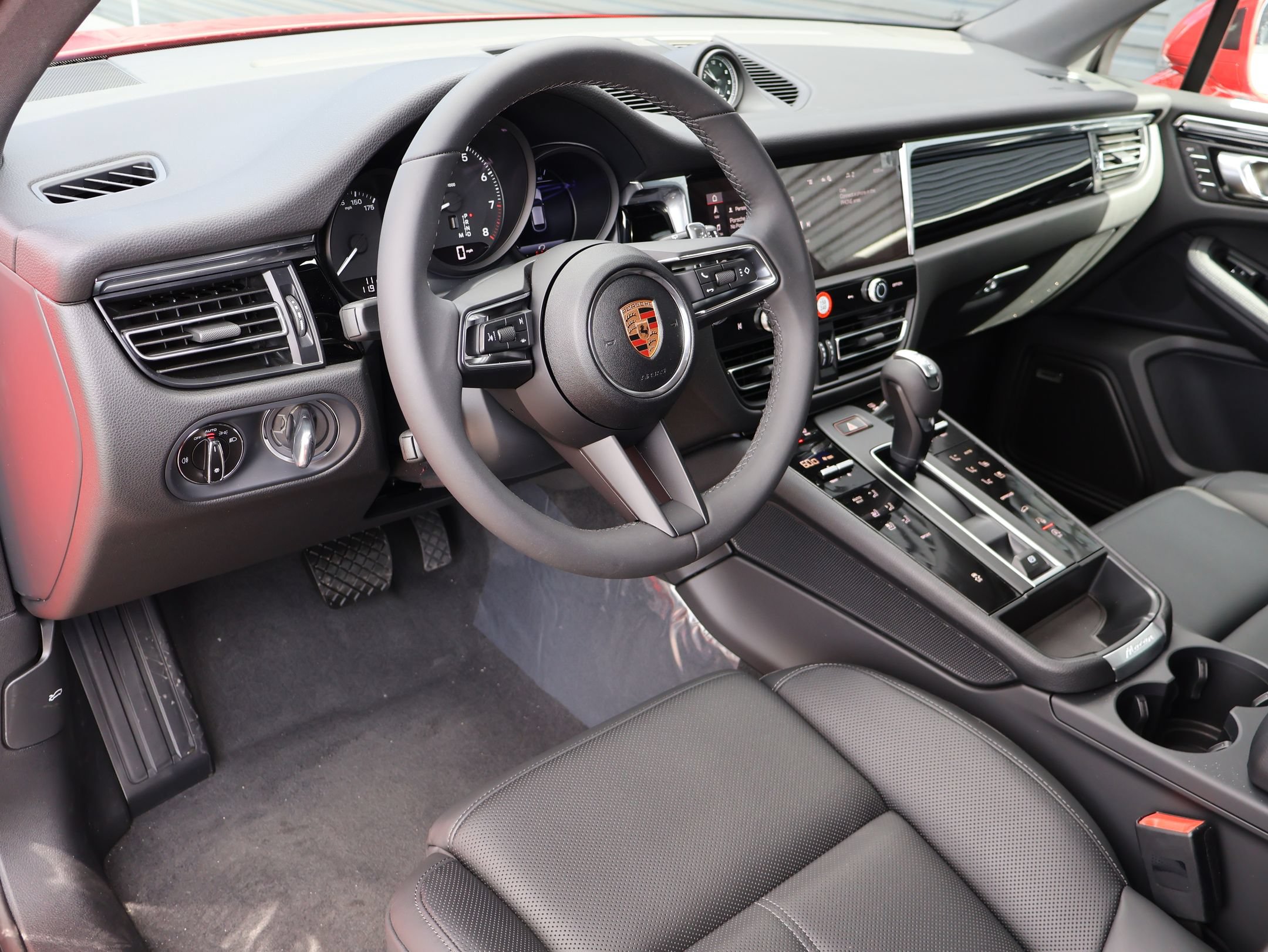 New 2026 Porsche Macan AWD/4WD image 4