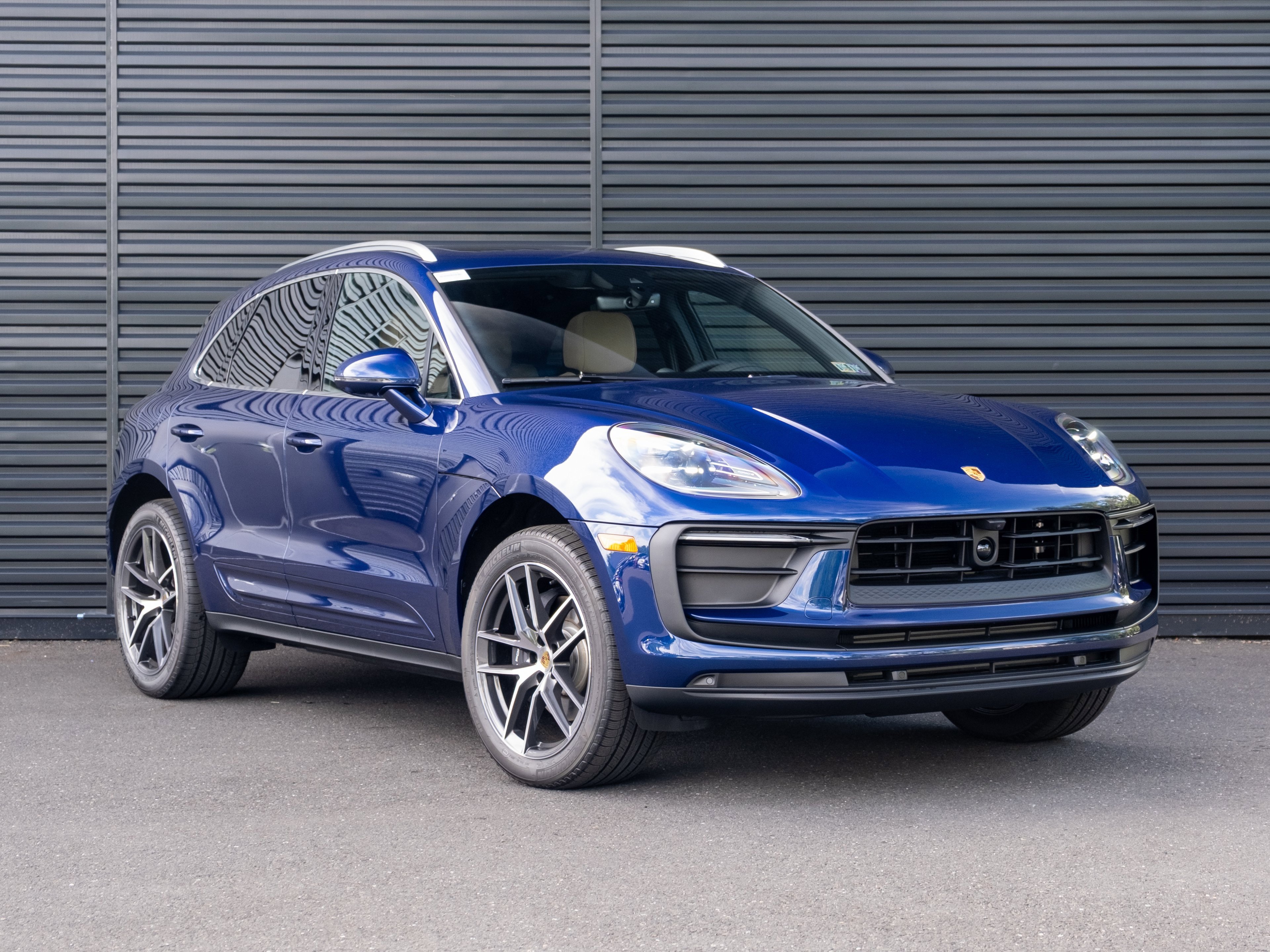 Certified 2025 Porsche Macan image 10