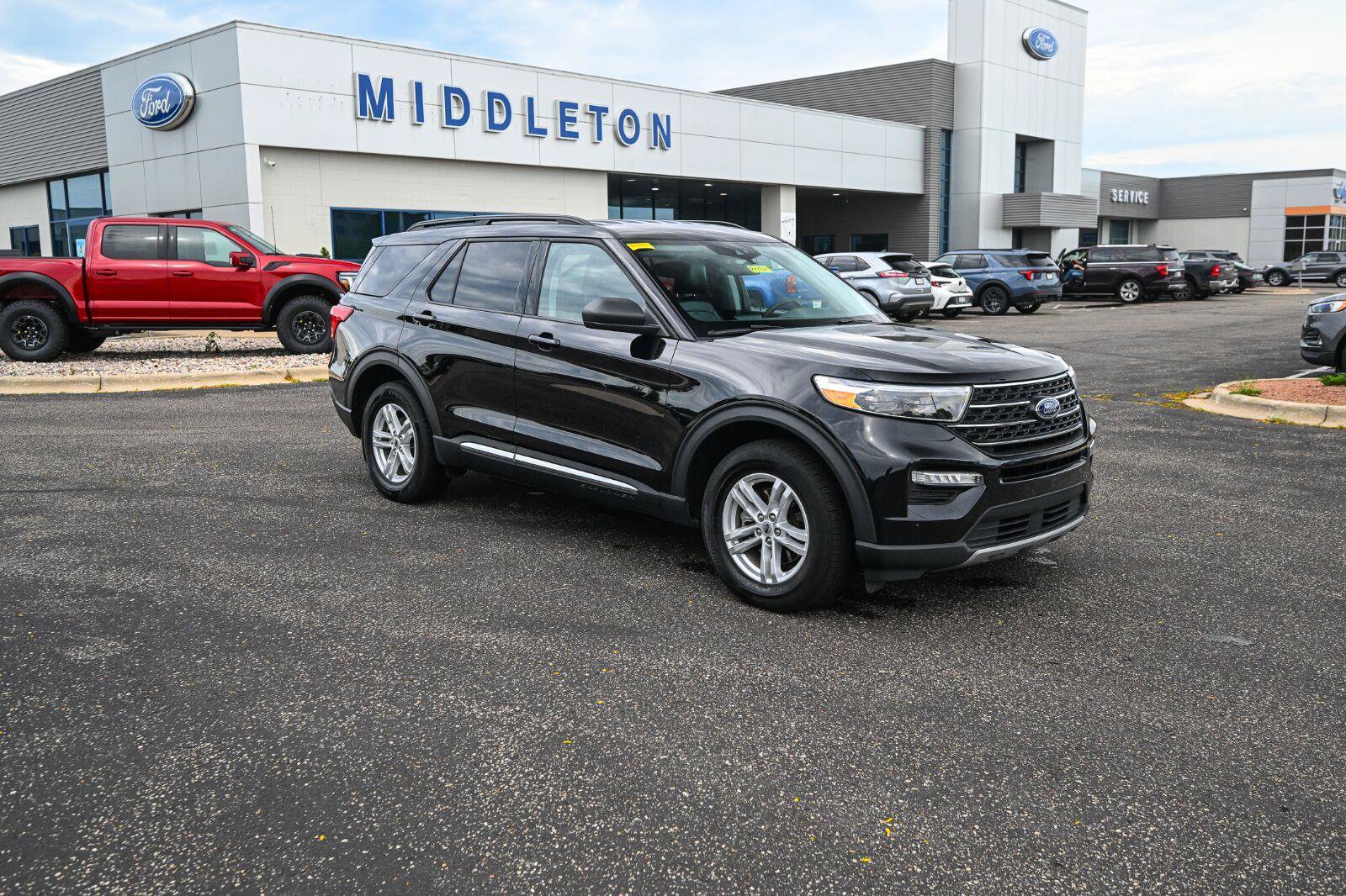 Certified 2024 Ford Explorer XLT w/ Equipment Group 202A AWD/4WD image 3