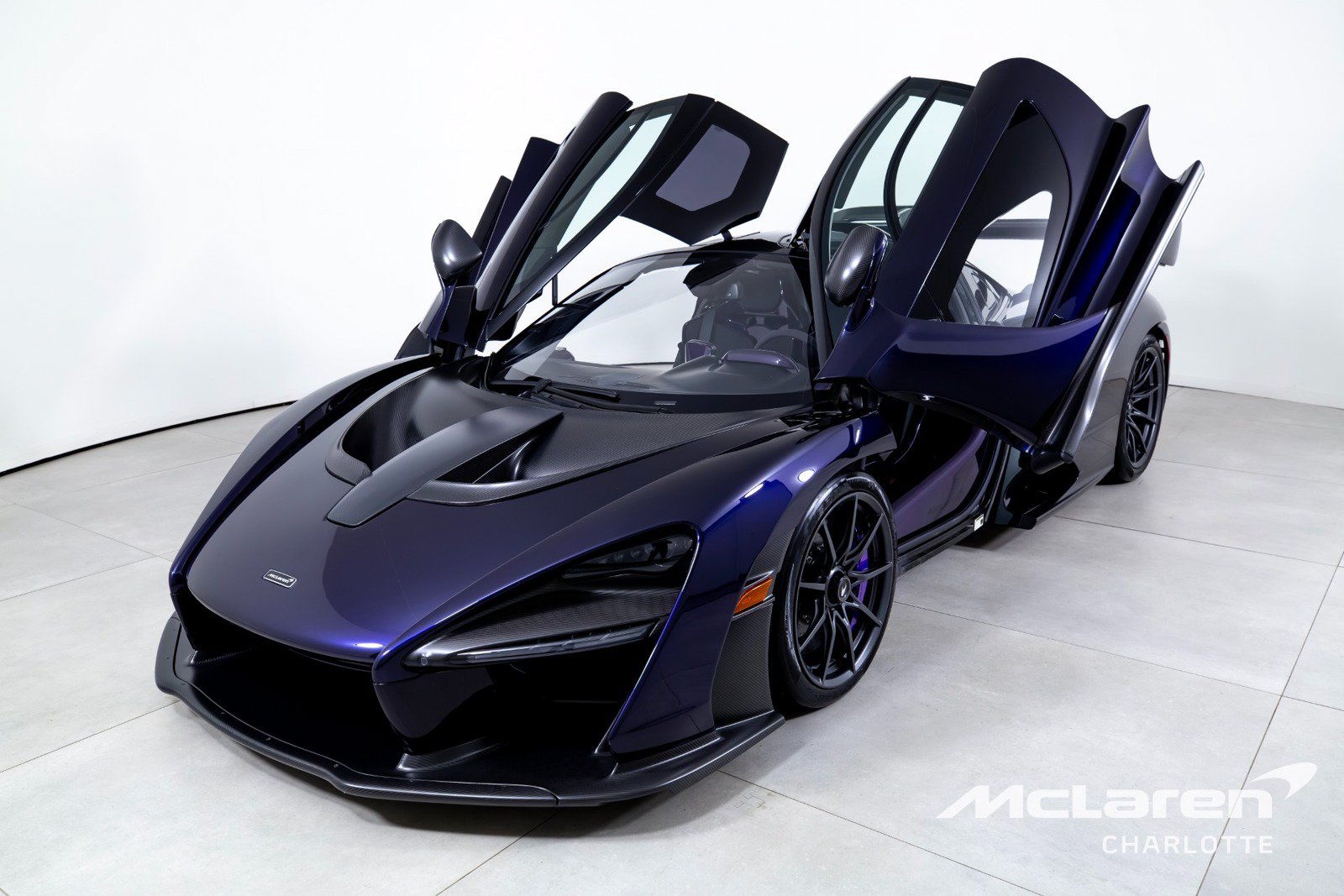 Used 2019 McLaren Senna RWD image 5