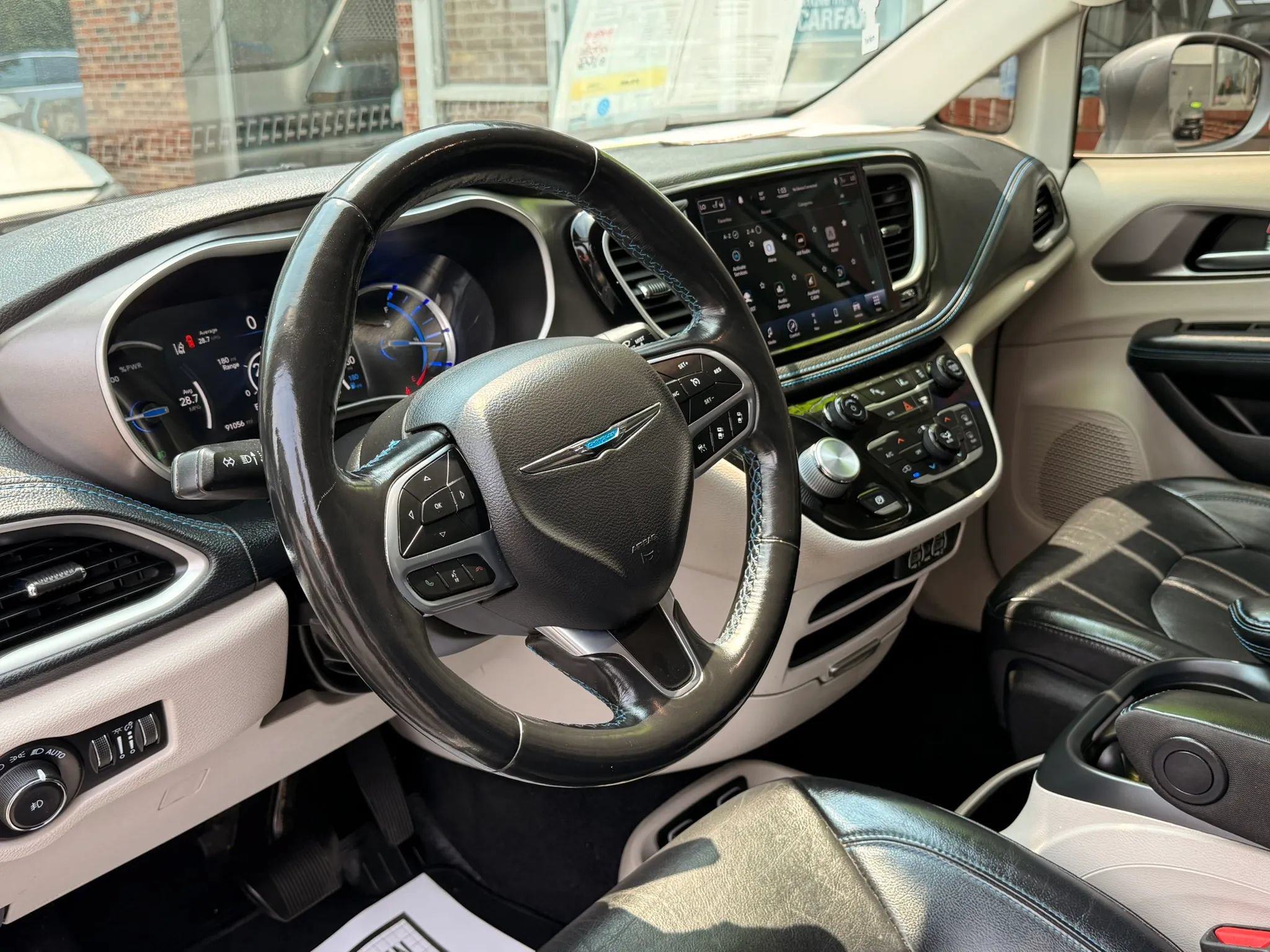 Used 2021 Chrysler Pacifica Touring-L FWD image 8