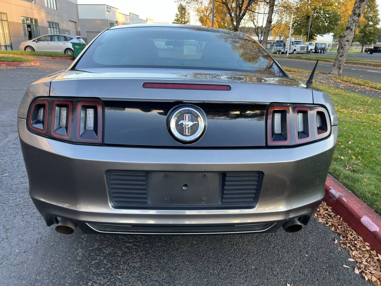 Used 2014 Ford Mustang Coupe RWD image 4