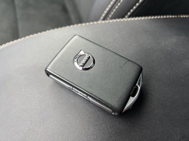 Used 2023 Volvo XC40 Recharge Ultimate image 16