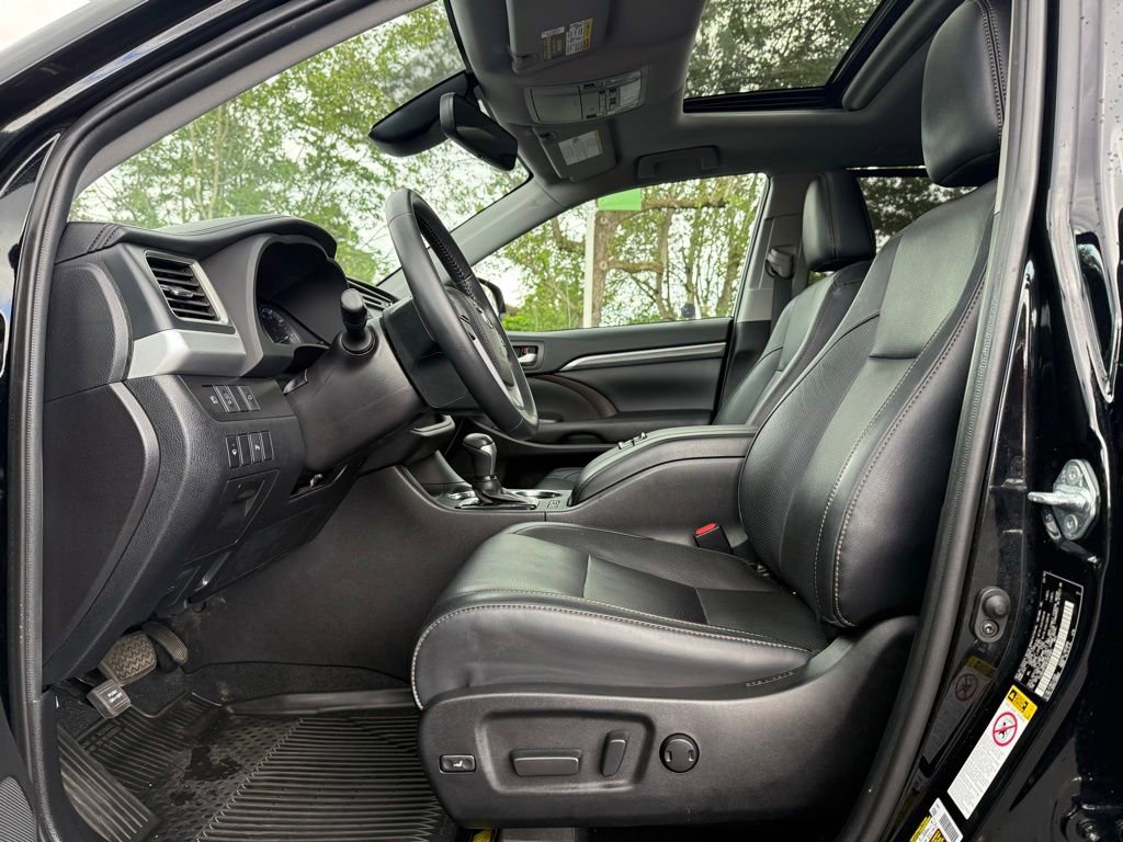 Used 2019 Toyota Highlander Limited AWD/4WD image 12