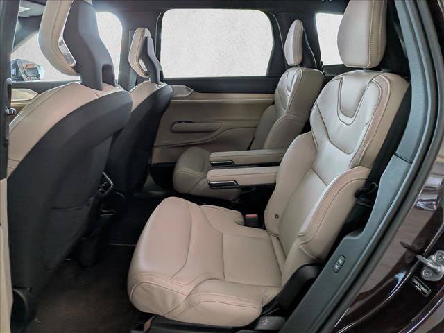 New 2026 Volvo EX90 Ultra AWD/4WD image 17