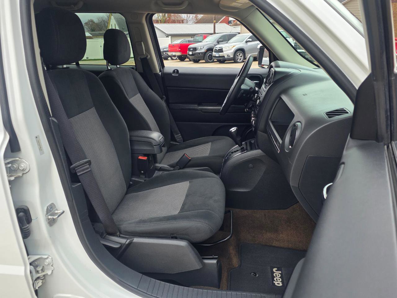 Used 2014 Jeep Patriot Latitude image 22